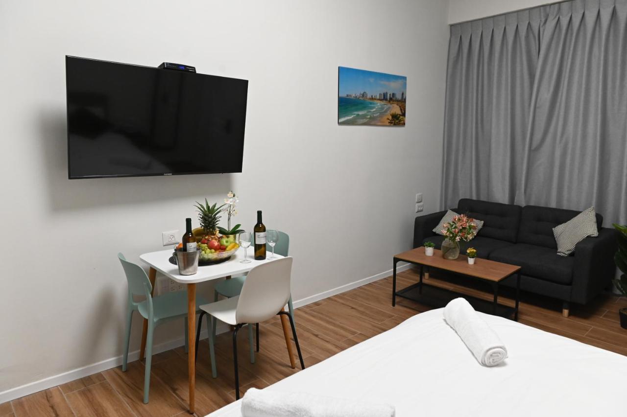 Kalvin Apartments By Levinsky Market Tel Aviv Bagian luar foto